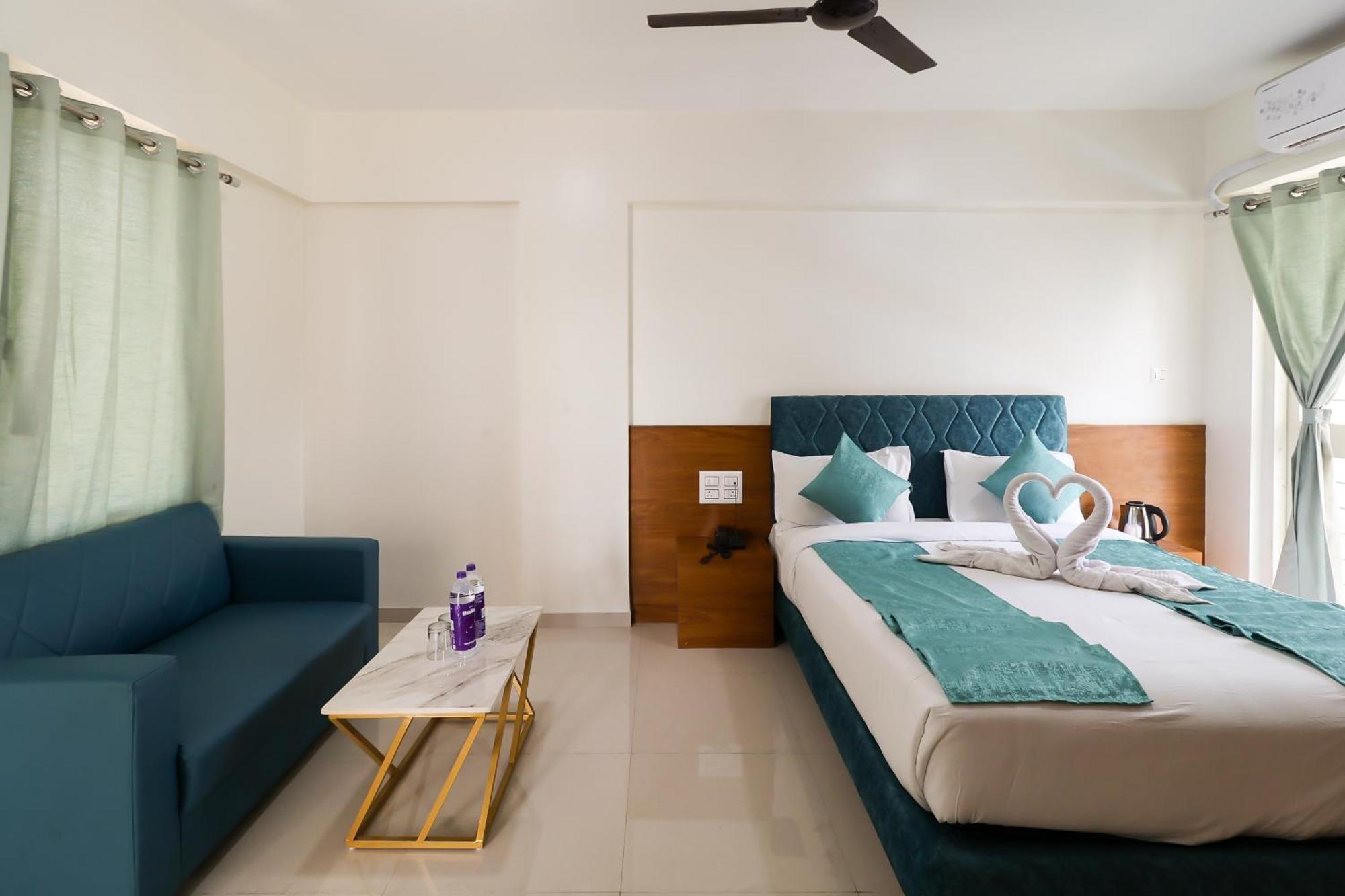 Hotel Tridents Хинджавади Экстерьер фото